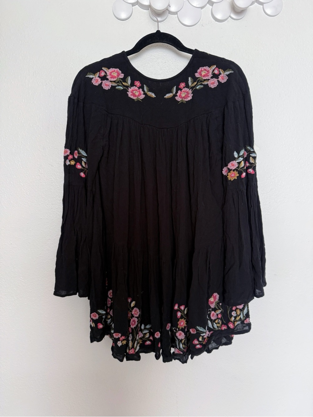 Free People Te Amo Embroidered Mini Dress Black Boho Bell Sleeve M - Picture 5 of 11